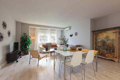 Successful Airbnb property: LetsGoBarcelona Diagonal Ave. Apartment 6 pax in Sant Gervasi Galvany