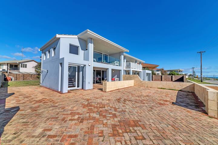 Mandurah Beachfront bring your faminly and dog! gallery image 2