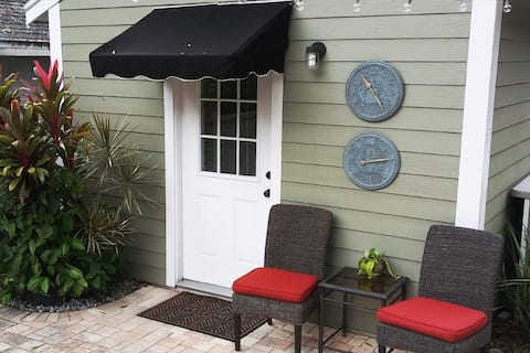 Successful Airbnb property: Historic Hyde Park Studio w Private Entrance in Historic Hyde Park