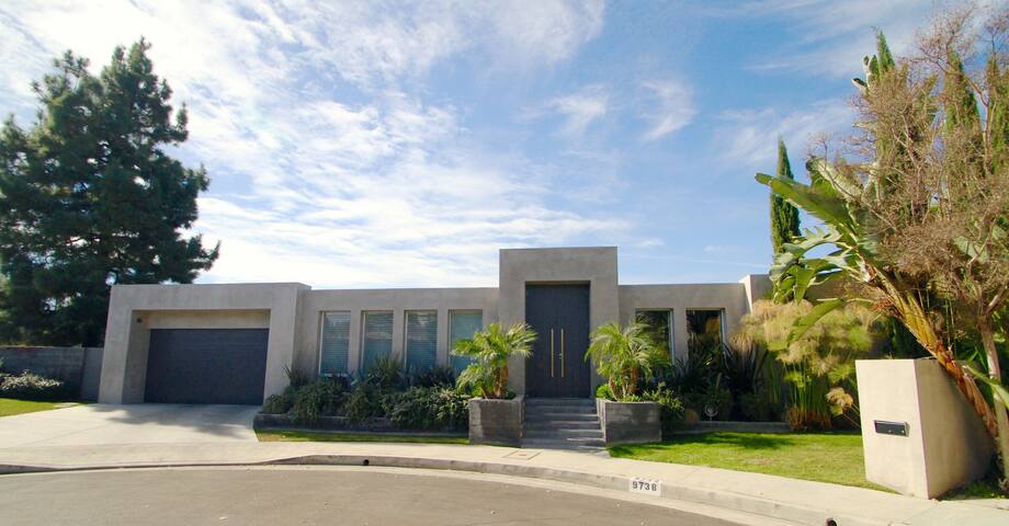 Mid Century Modern w AMAZE view.