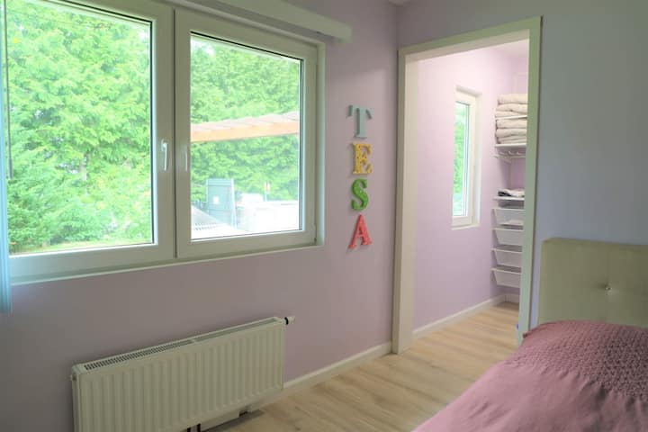 1号卧室配备标准双人床