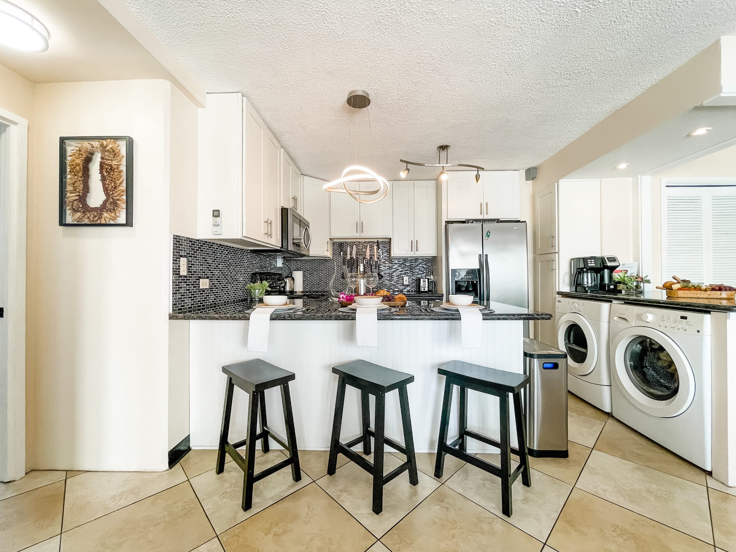 Condo in Honolulu · ★4.85 · 2 bedrooms · 3 beds · 2 private baths - Image 6