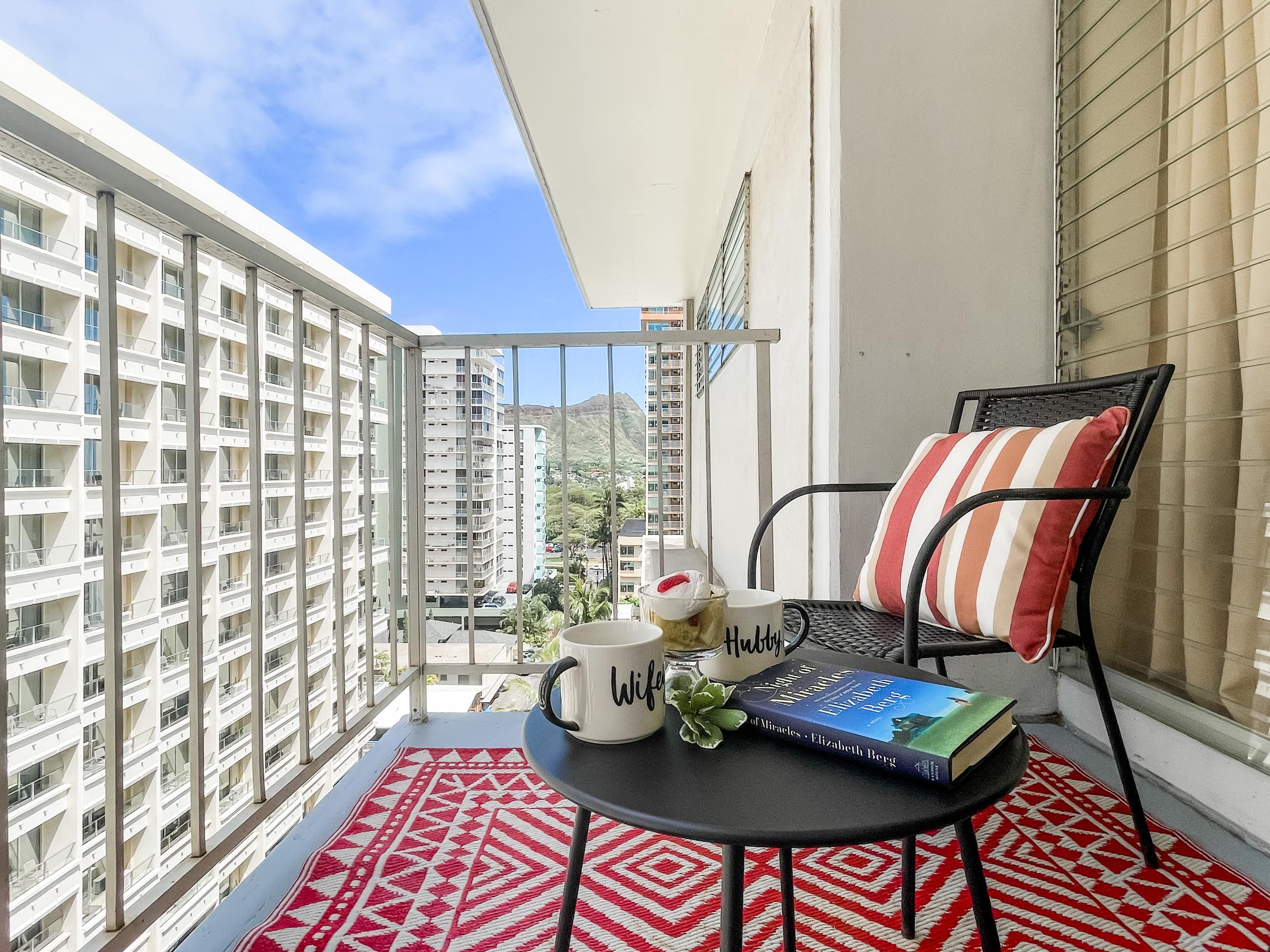 Condo in Honolulu · ★4.85 · 2 bedrooms · 3 beds · 2 private baths - Image 10