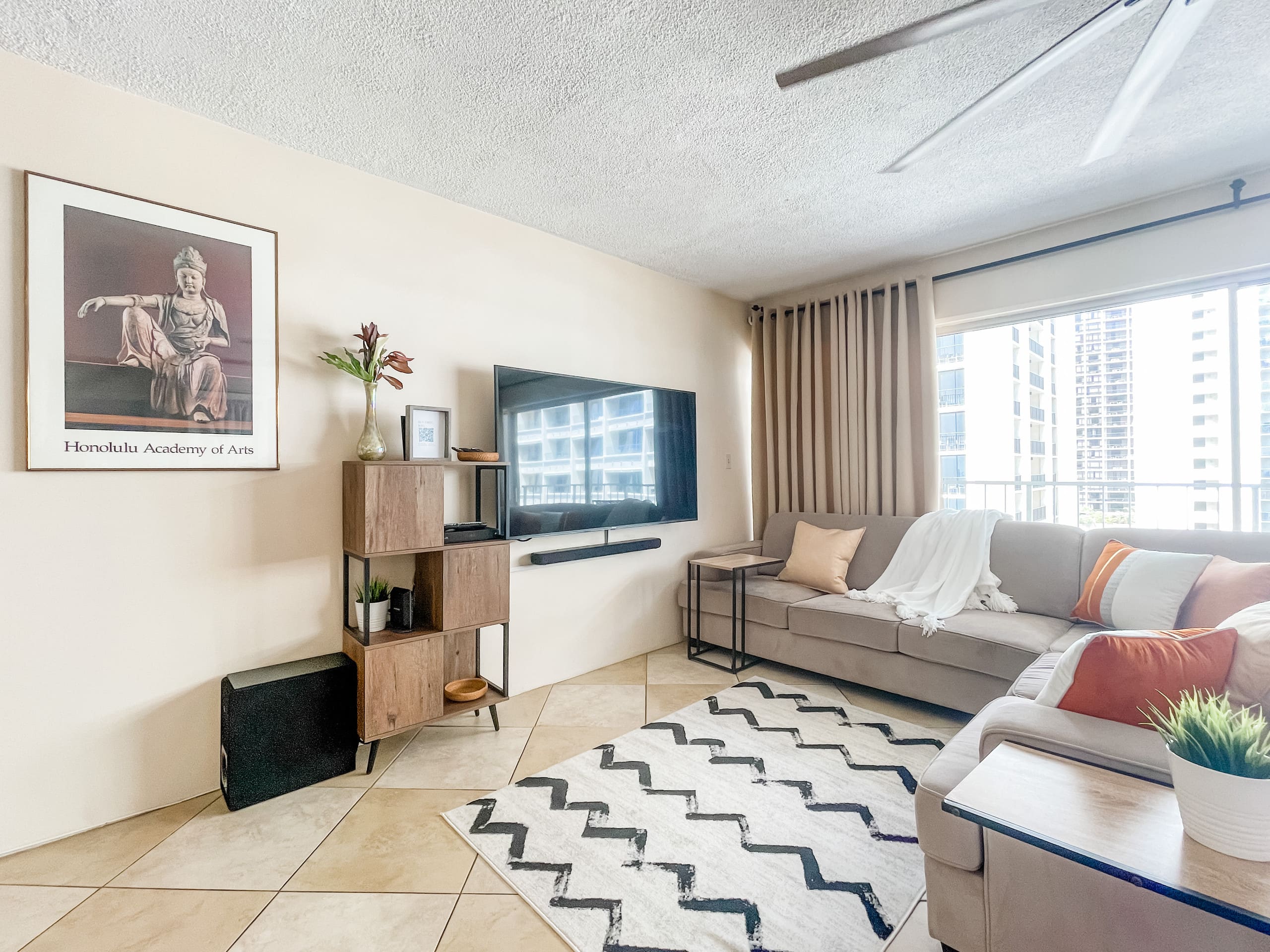 Condo in Honolulu · ★4.85 · 2 bedrooms · 3 beds · 2 private baths - Image 9