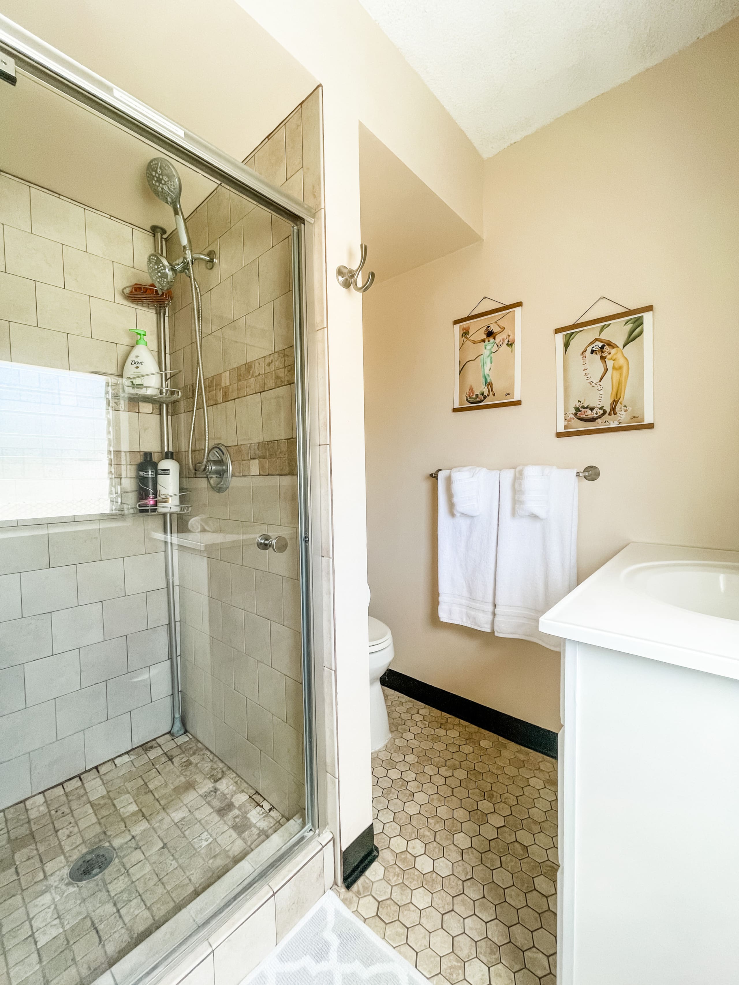 Condo in Honolulu · ★4.85 · 2 bedrooms · 3 beds · 2 private baths - Image 13