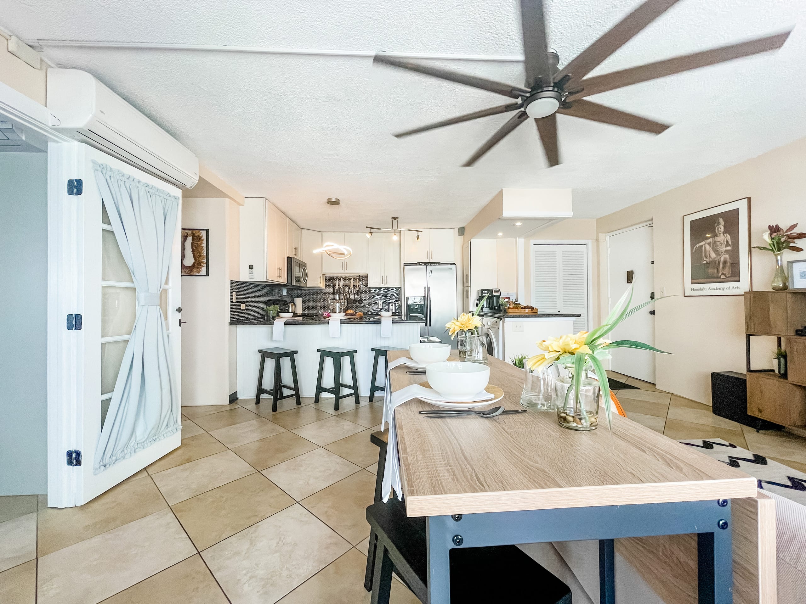 Condo in Honolulu · ★4.85 · 2 bedrooms · 3 beds · 2 private baths - Image 8