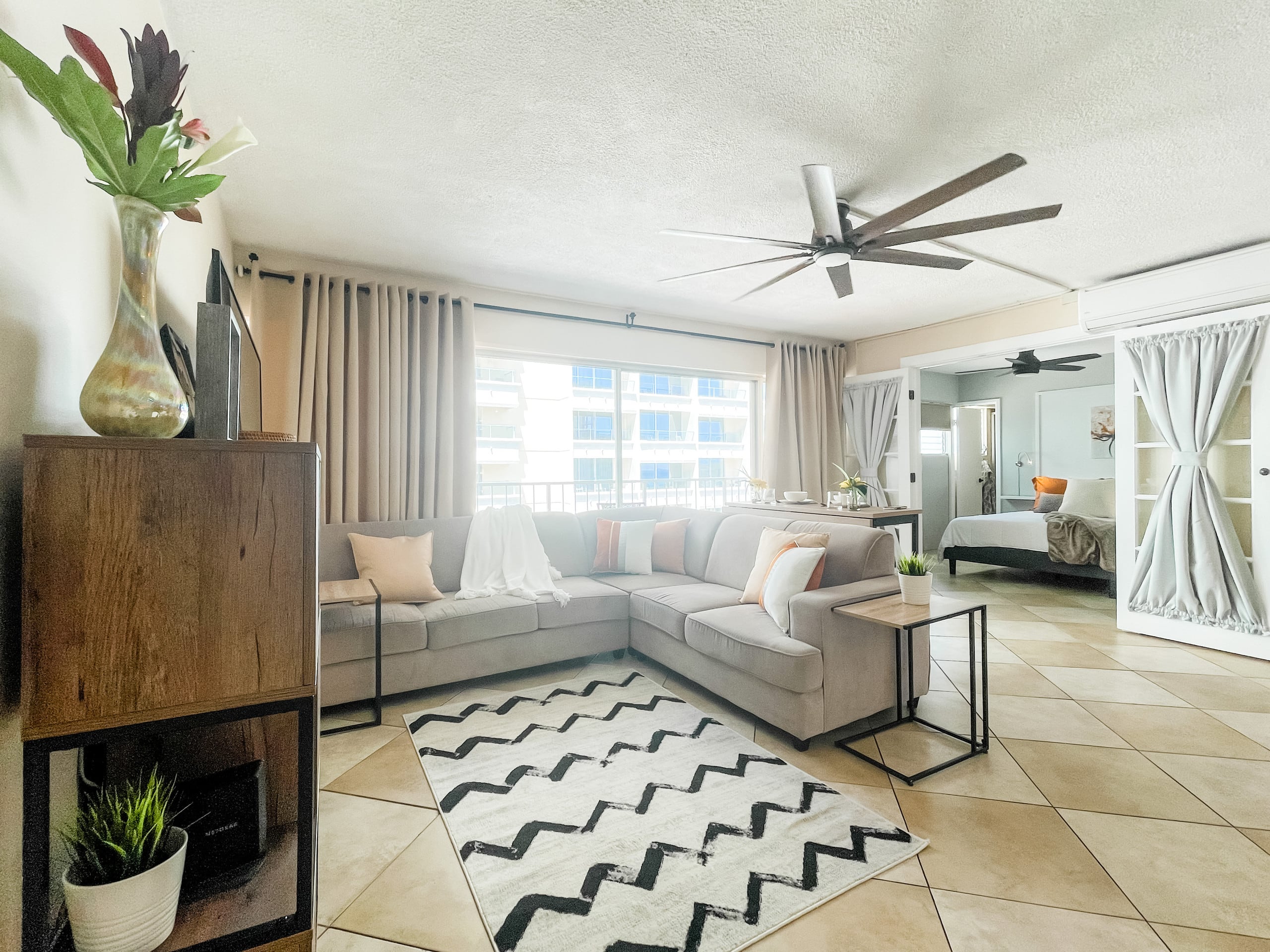 Condo in Honolulu · ★4.85 · 2 bedrooms · 3 beds · 2 private baths - Image 3