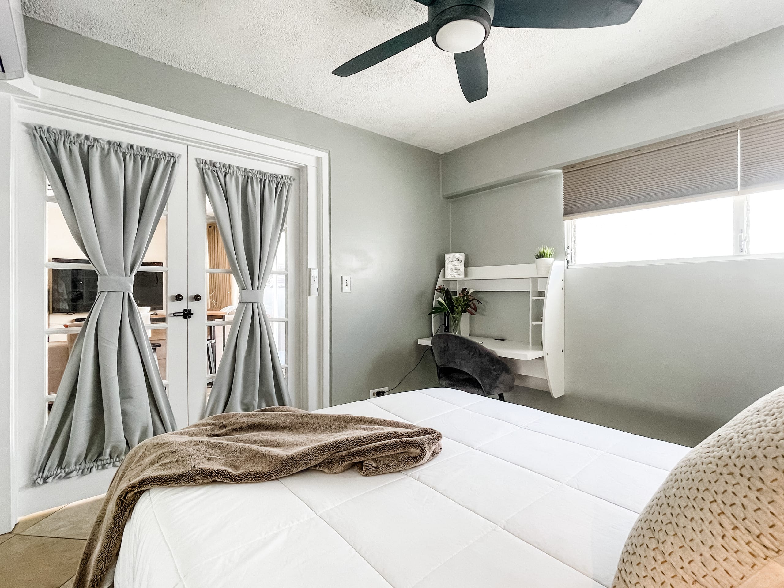 Condo in Honolulu · ★4.85 · 2 bedrooms · 3 beds · 2 private baths - Image 16