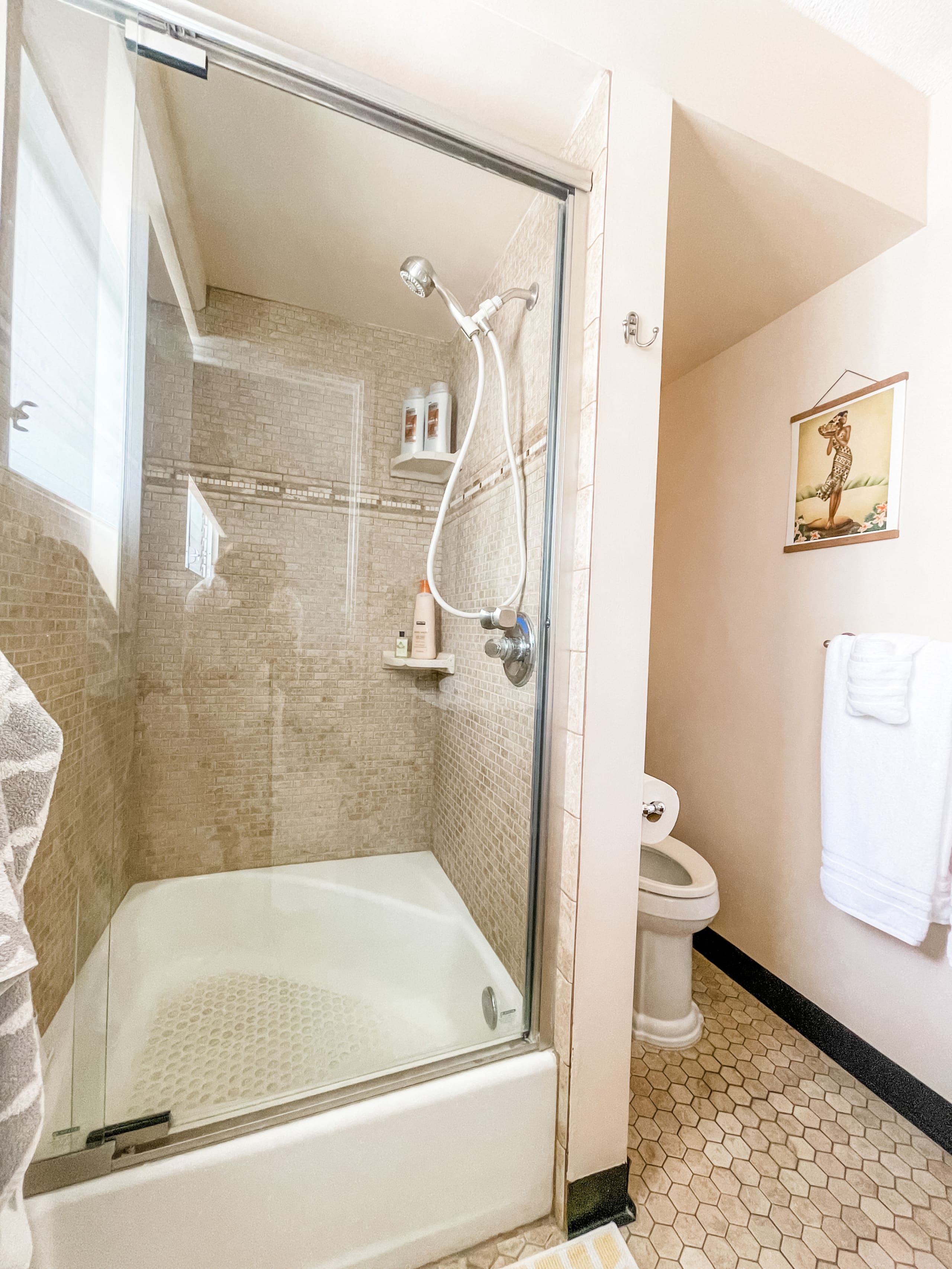 Condo in Honolulu · ★4.85 · 2 bedrooms · 3 beds · 2 private baths - Image 17