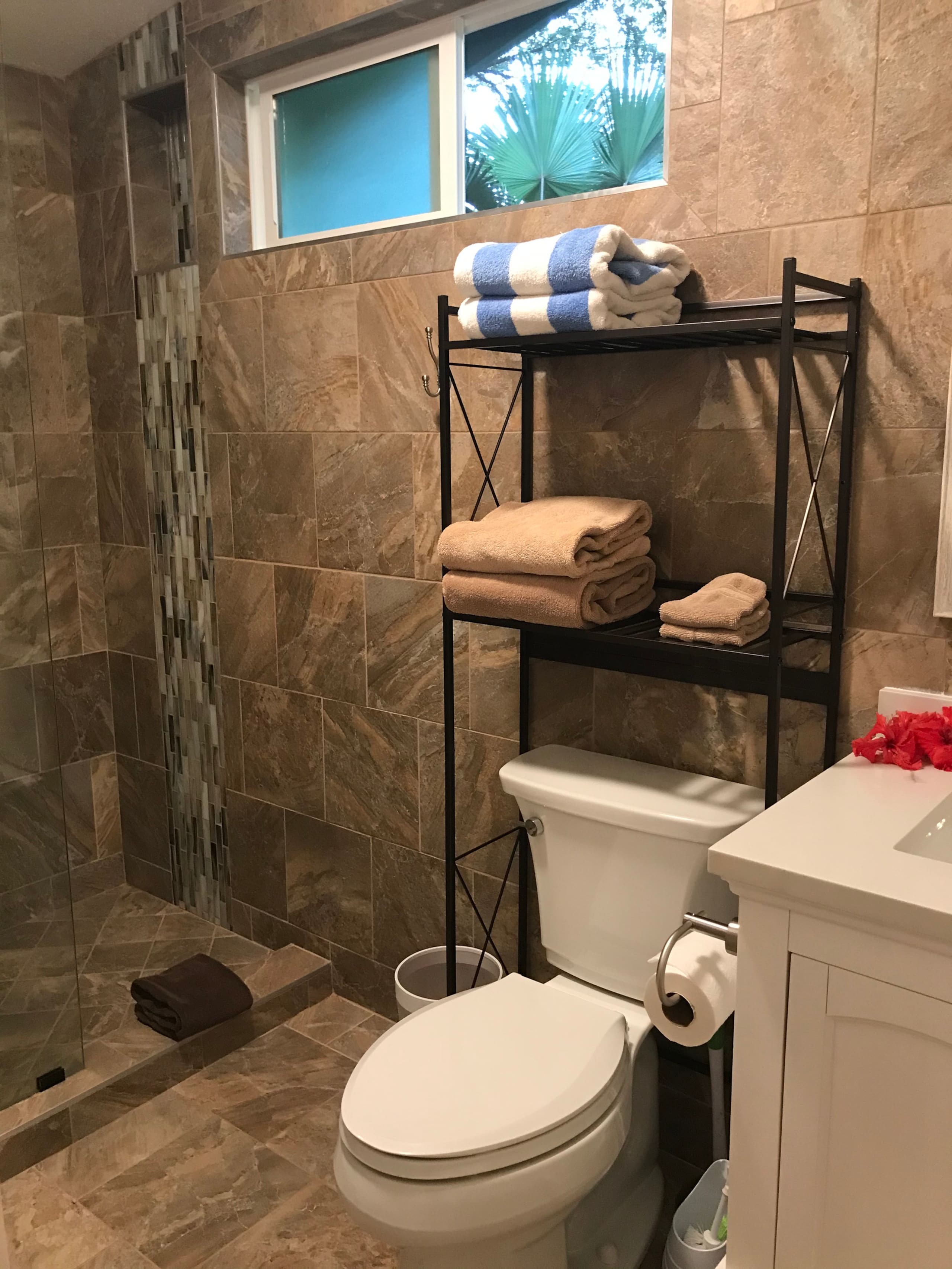 Guesthouse in Hana · ★4.76 · 2 bedrooms · 2 beds · 1 bath - Photo 11