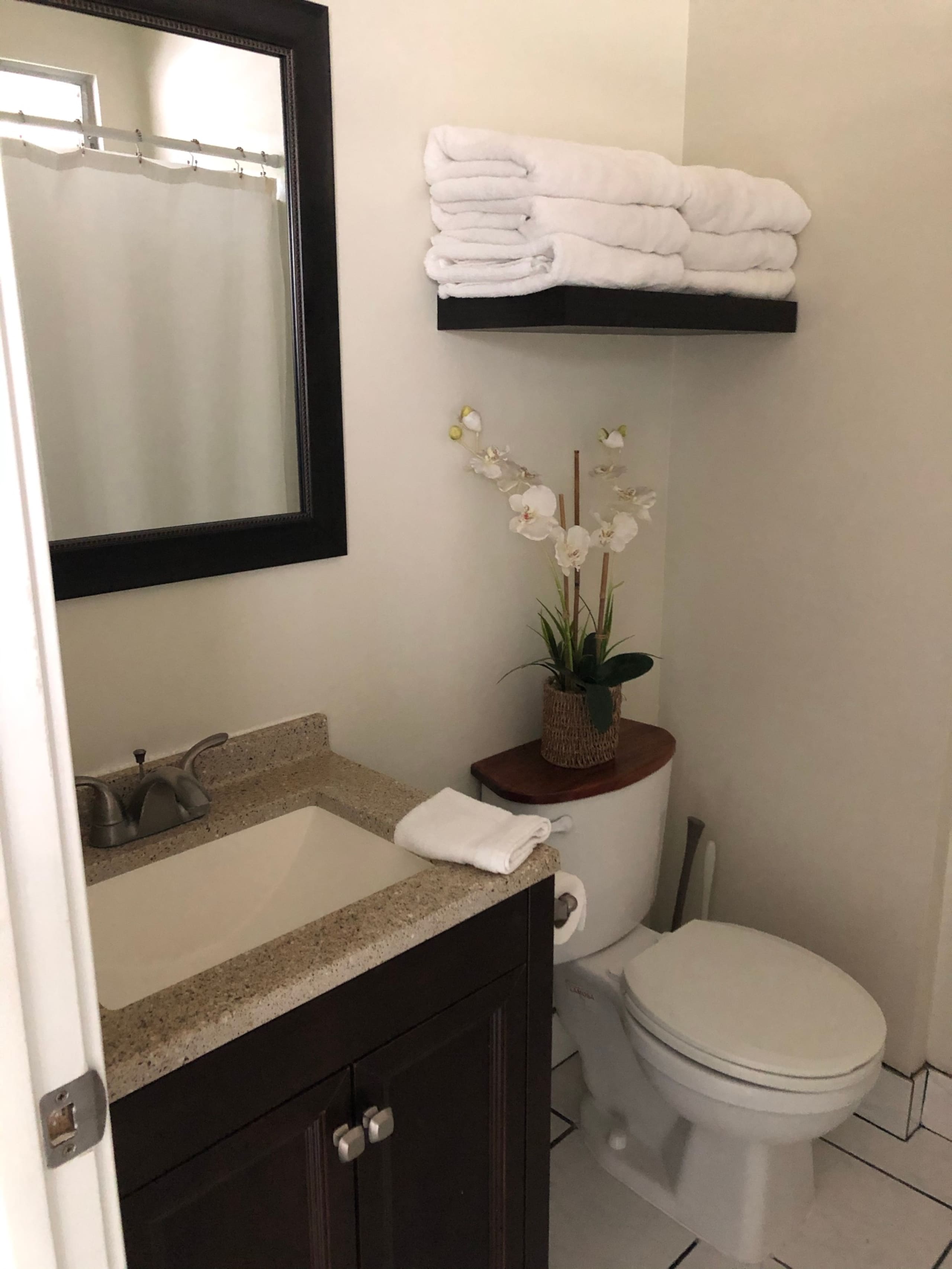 Condo in Kailua-Kona · ★4.78 · 1 bedroom · 2 beds · 1 private bath - Image 12