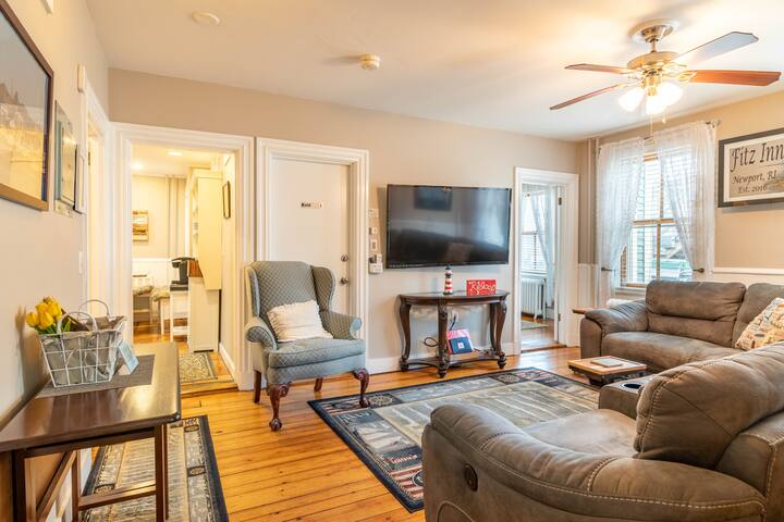 ★Entire House In Downtown Newport★5 BDRM★Parking★ gallery image 4