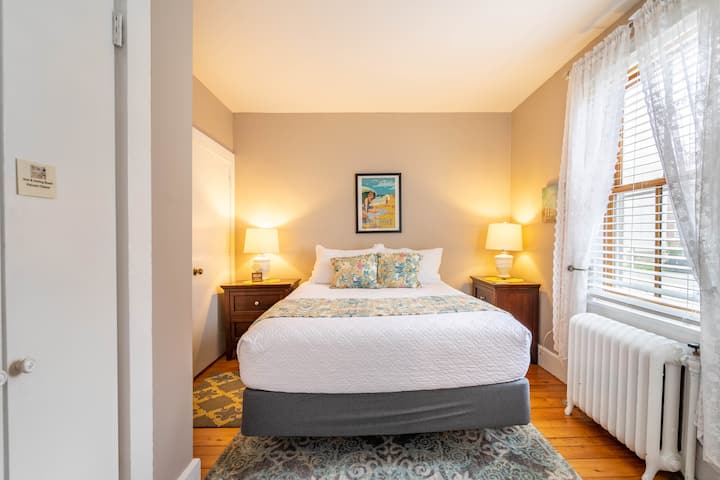 1st floor 2nd bedroom with queen bed