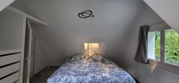 СПАЛНЯ 4 AU 1 ЕТАП 

ЛЕГЛО В 2X100X200 ИЛИ 200X200 (СПРАВКА ПРИНС ОТ ФИРМАТА TRECA BED)

ТЕЛЕВИЗОР  SAMSUNG ECRAN 127 CM 50''