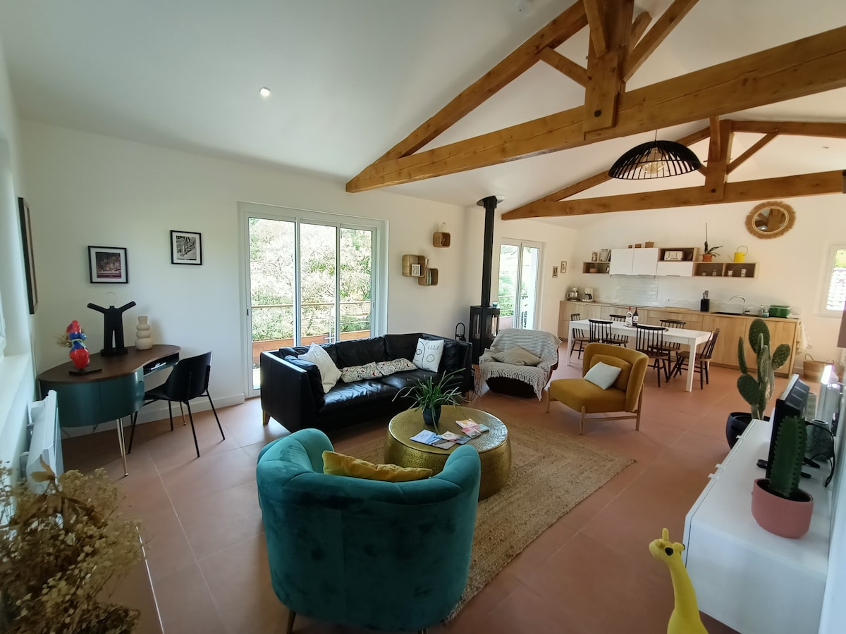 Top performing Airbnb: House 6/8 people with pool. South beach access 5 min. in Lacanau