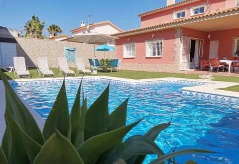 House in Espartinas (Seville),  swimming pool and jacuzzi.