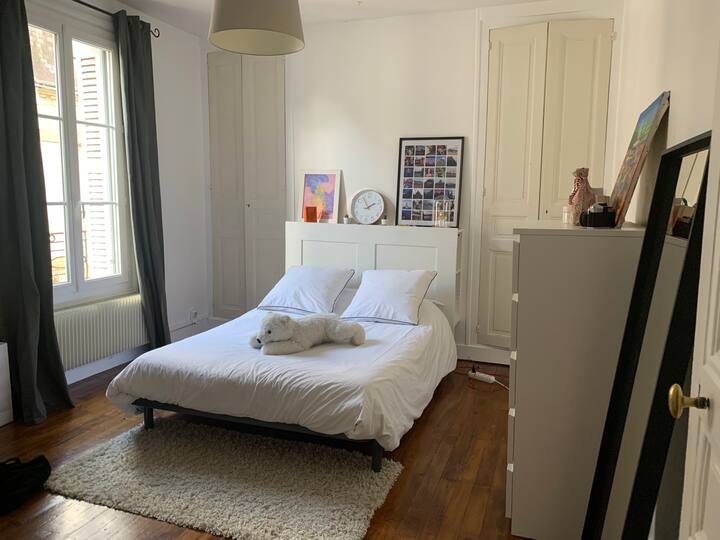 الطابق الأول: غرفة نوم مزدوجة 140 × 190