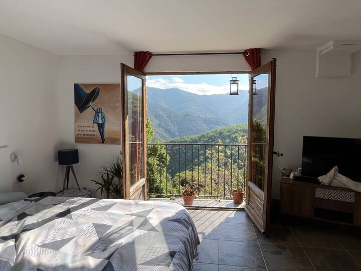 מיטת סטודיו זוגית עצמאית, מטבח באותו החדר