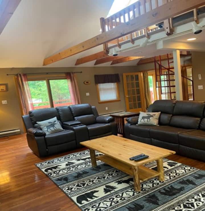 Beautiful Conway Chalet DOG friendly with fence! Houses for Rent in