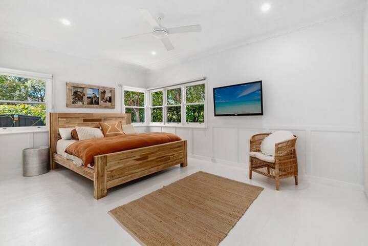 Classic Weatherboard Beach house gallery image 4