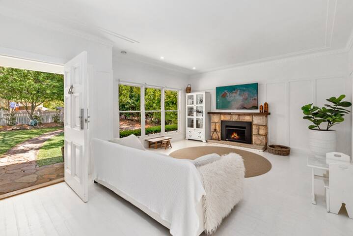 Classic Weatherboard Beach house gallery image 2