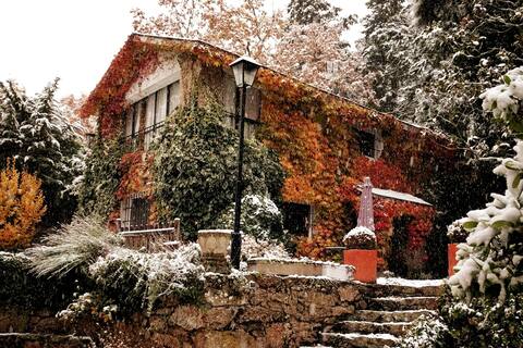 Amazing garden and charming villa in the mountains