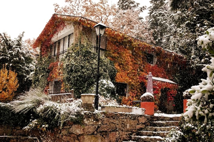 Amazing garden and charming villa in the mountains