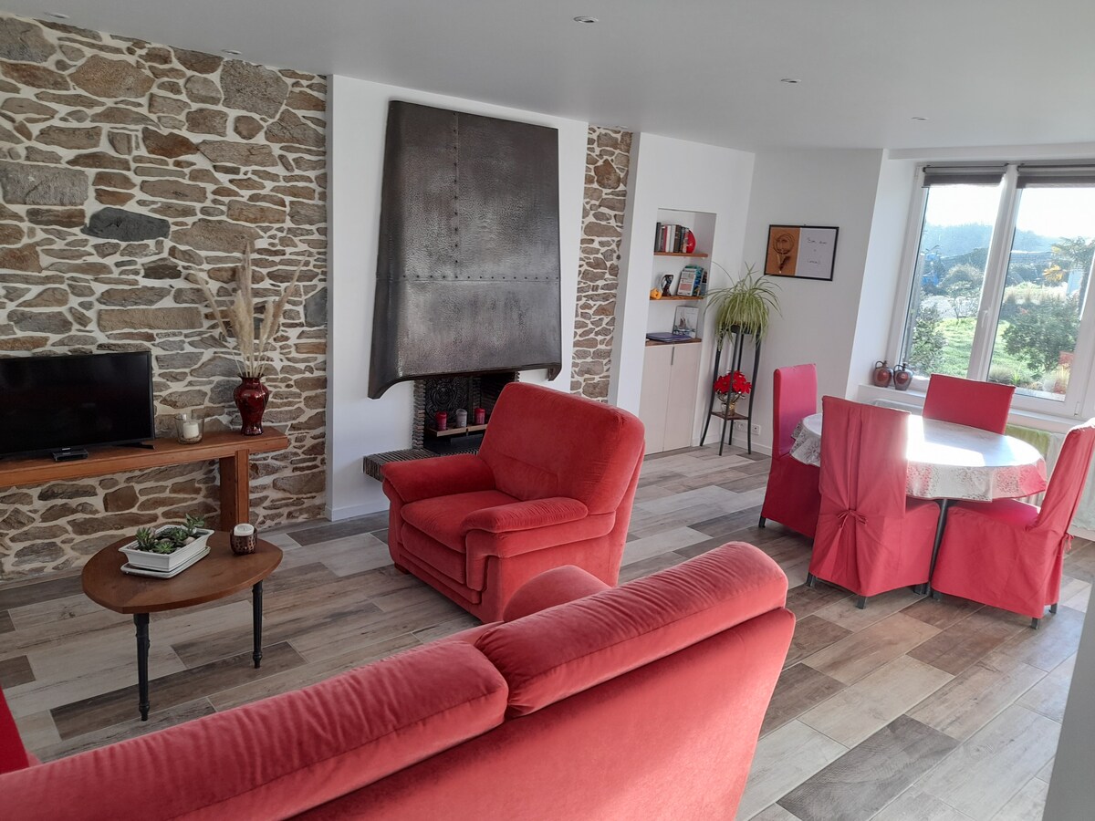 Successful Airbnb property: Quiet, 700 meters from the sea * * * in Cancale