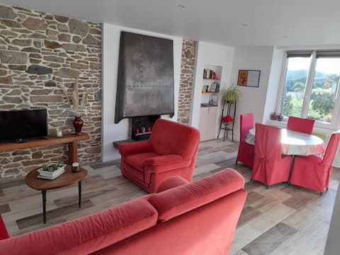 Successful Airbnb property: Quiet, 700 meters from the sea * * * in Cancale