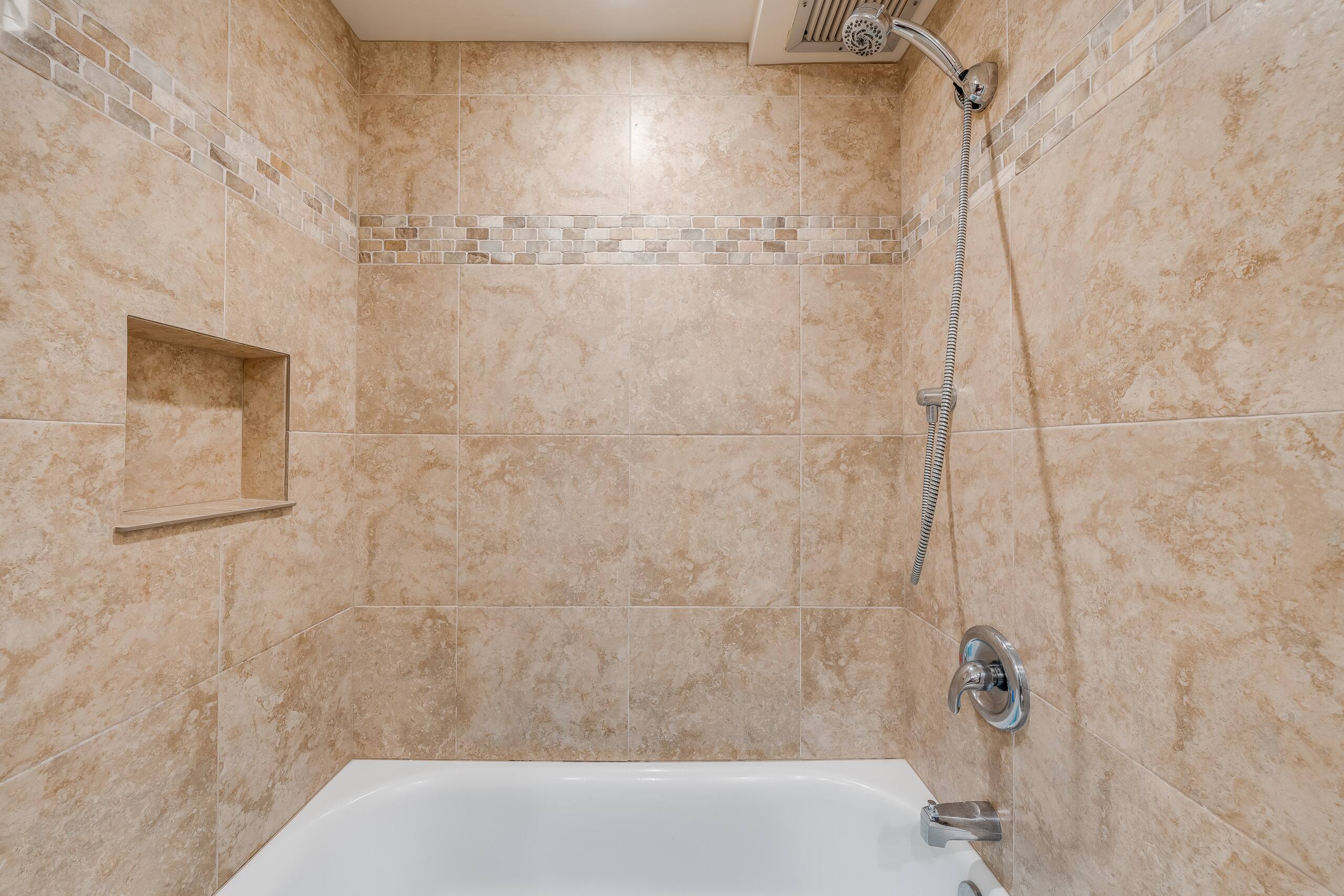 Condo in Kihei · ★4.92 · 2 bedrooms · 2 beds · 2 baths - Image 18