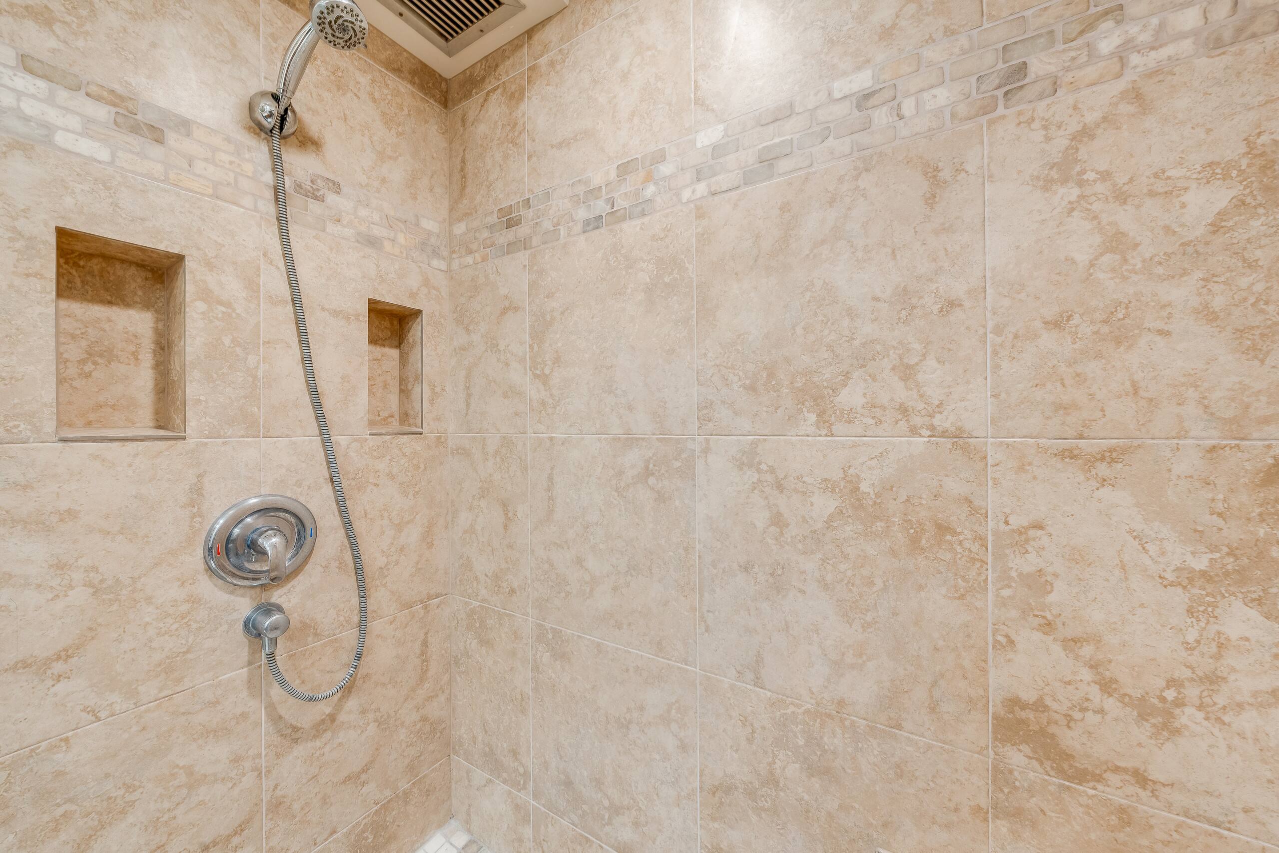 Condo in Kihei · ★4.92 · 2 bedrooms · 2 beds · 2 baths - Image 15