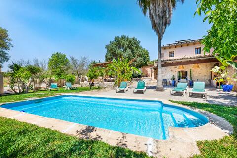 Can Miro: Rustic finca with pool in quiet area