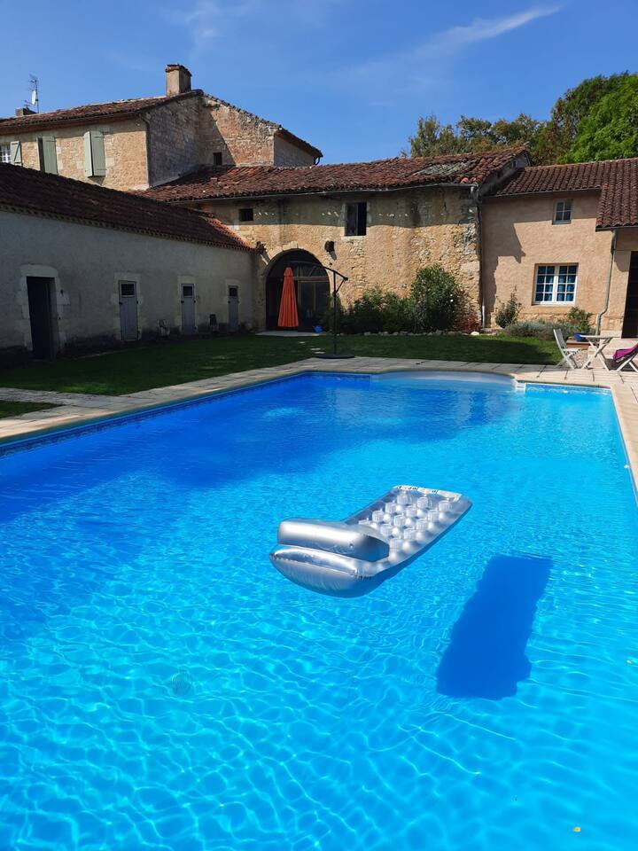 Saint-Jean-Poutge Vacation Rentals & Homes - Occitanie, France | Airbnb