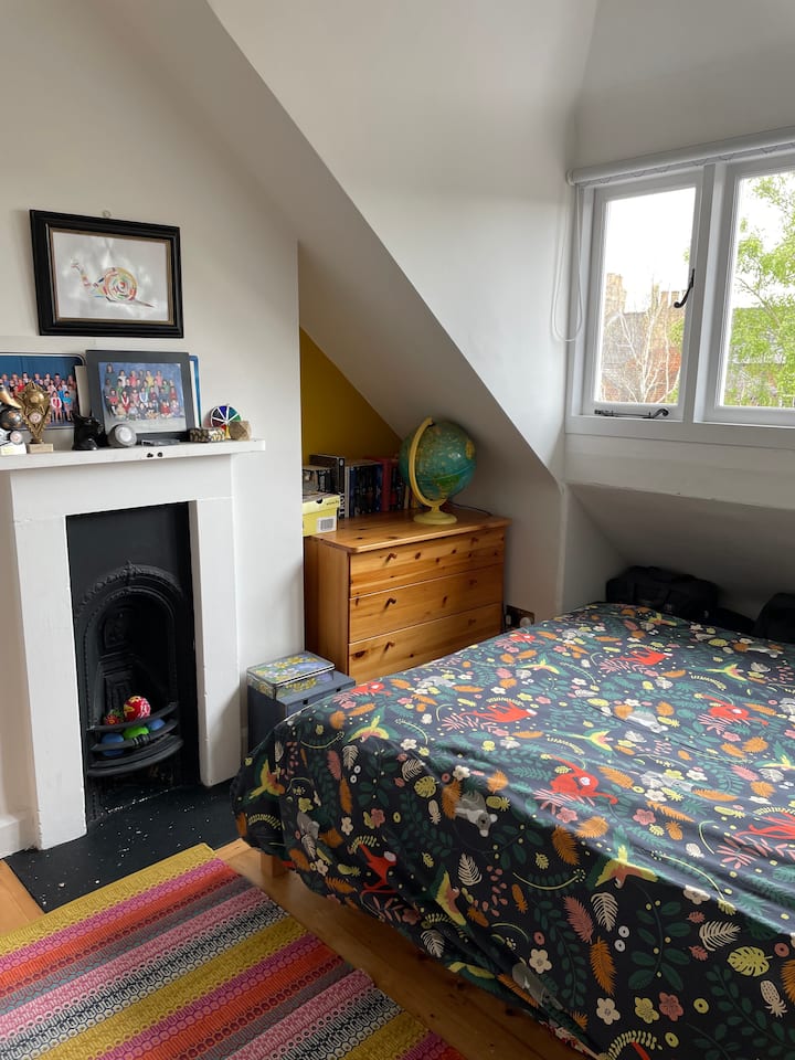 Chambre supérieure arrière avec lit double