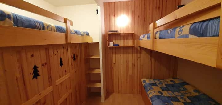 Alcove with 2 bunk beds, 1 mezzanine bed and 1 pull-out bed, plus spacious closet...