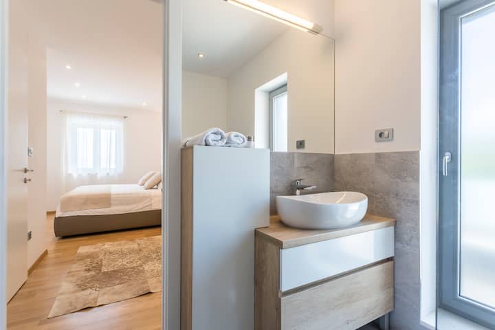 主卧配备独立卫生间