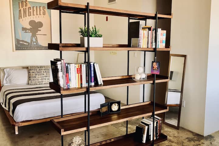 Elegantna spavaća soba u potkrovlju