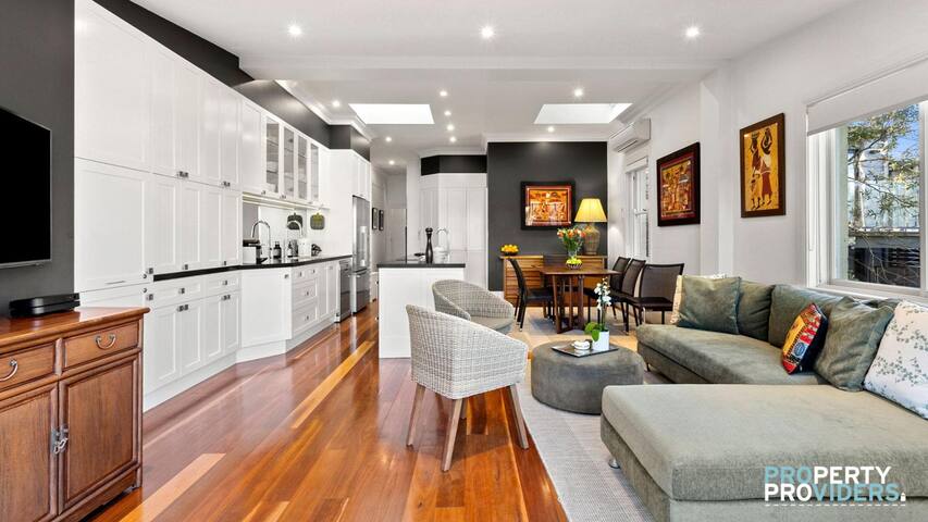 Family Friendly Two Bedroom Cottage in Neutral Bay gallery image 3
