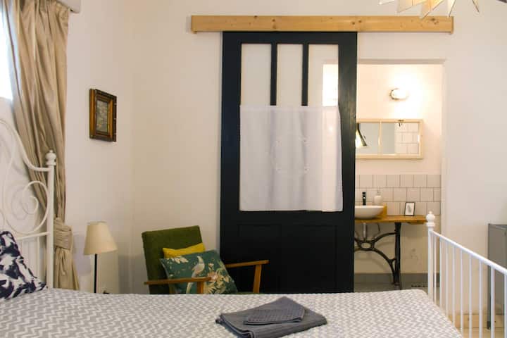 Ablak a hegyre - stan sa bračnim krevetom – Smještaji na farmi za  iznajmljivanje – Mindszentkálla, Мађарска - Airbnb
