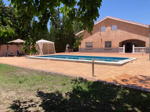 Quiet house with pool in summer 3m from Úbeda