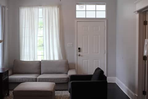 Popular Airbnb listing: Tennessee Blue ~ Modern & Comfy ~ Mins to Downtown in Mechanicsville