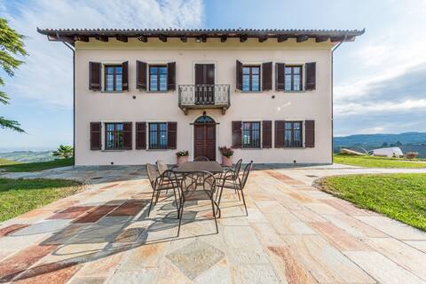 Villa Bricco Paglieri, charming villa and Alba