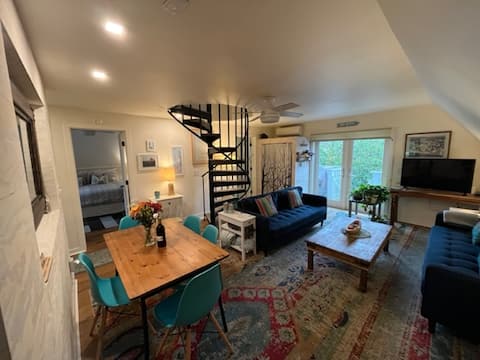 Top performing Airbnb: In-town condo close to everything! in Provincetown