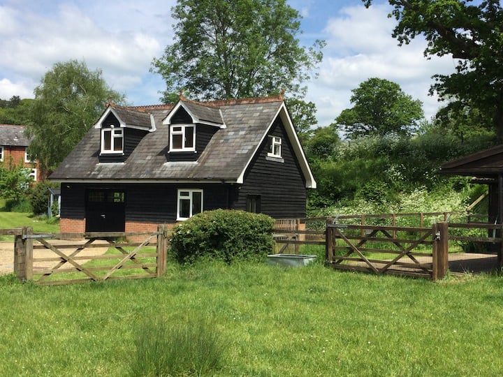 Detached, Self Contained, Rural Location - Wiltshire