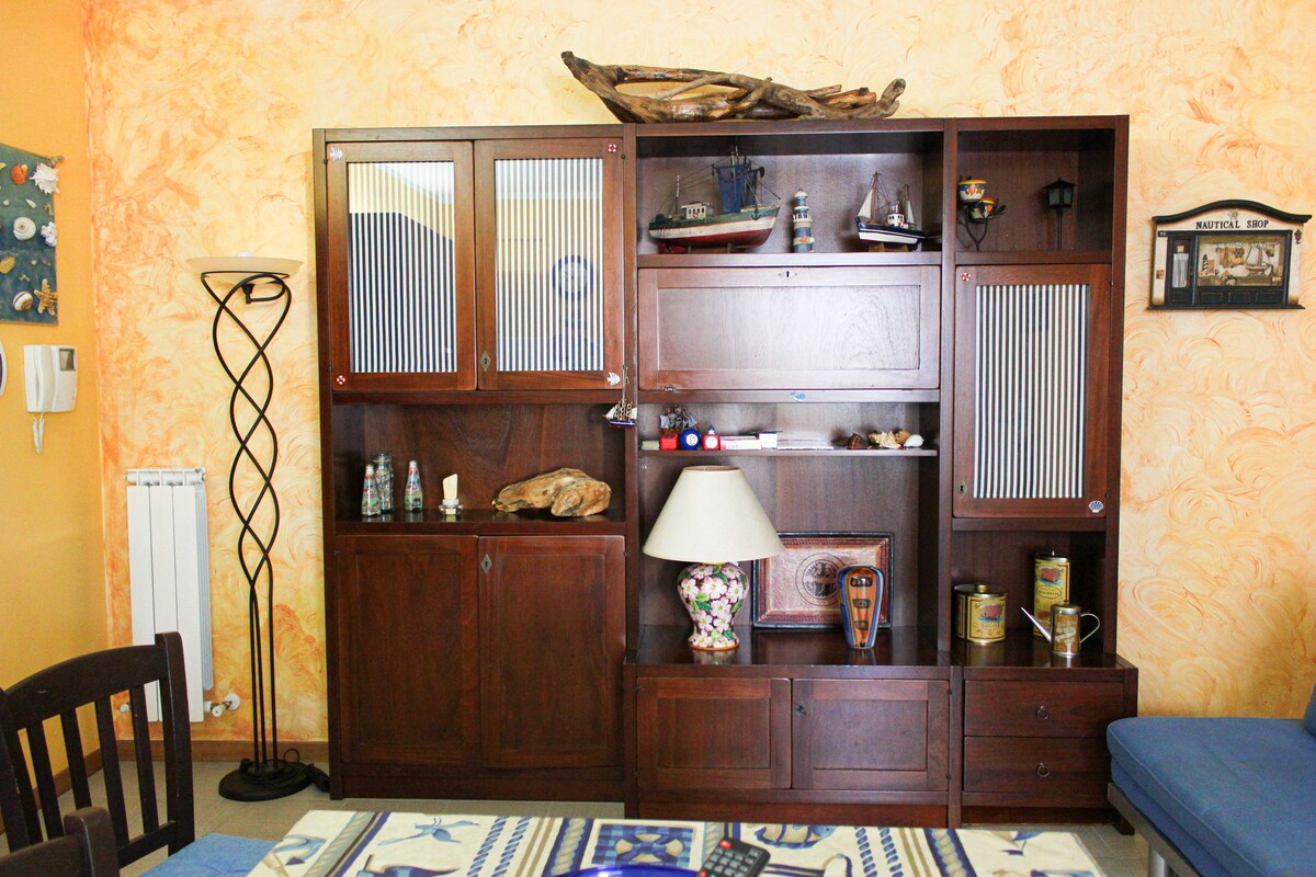 Top Airbnb: Apartment by the Sea with a Cosy Private Patio in Tortoreto