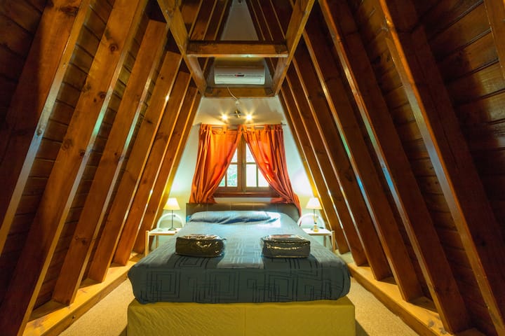 Spálňa 1:
manželská posteľ 