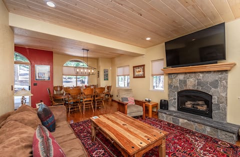 Successful Airbnb property: Tahoe Ski Cabin • Hot Tub • Pool Table • Sleeps 12 in Carnelian Bay
