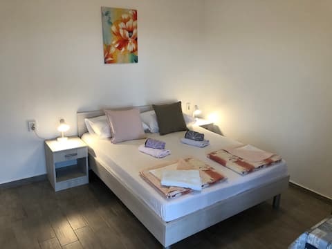 Top performing Airbnb: Sweet studio with big terrace for 2 people in Barbat