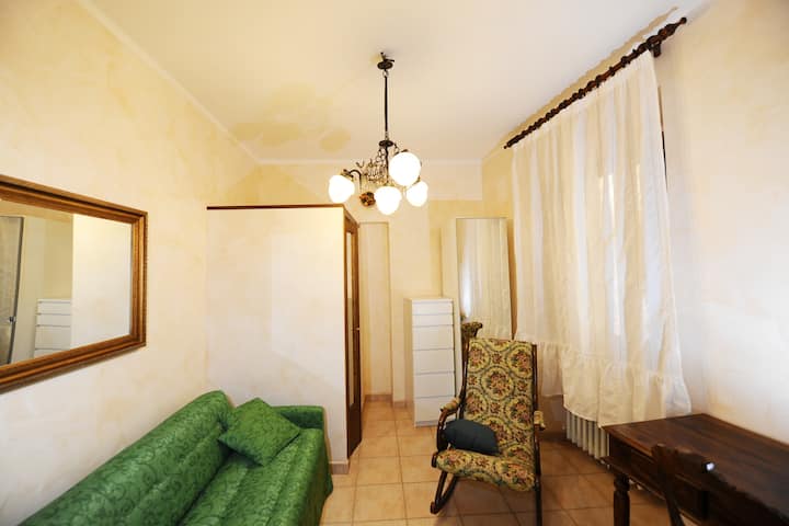 dormitorio 3 
Habitación individual con baño independiente y espacio de trabajo de escritorio