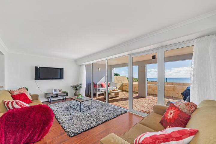 Mandurah cosy winter break, beachfront! gallery image 3